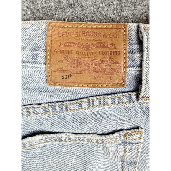 Levi's Premium 501 Women's Cut Off Shorts 27 Button Fly Light Wash Distressed - Picture 2 of 10